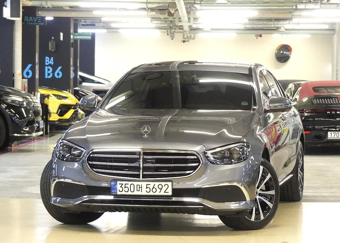 Mercedes-Benz Classe E E300e 4MATIC Exclusive (W213) 2021 — photo 1 sur 26