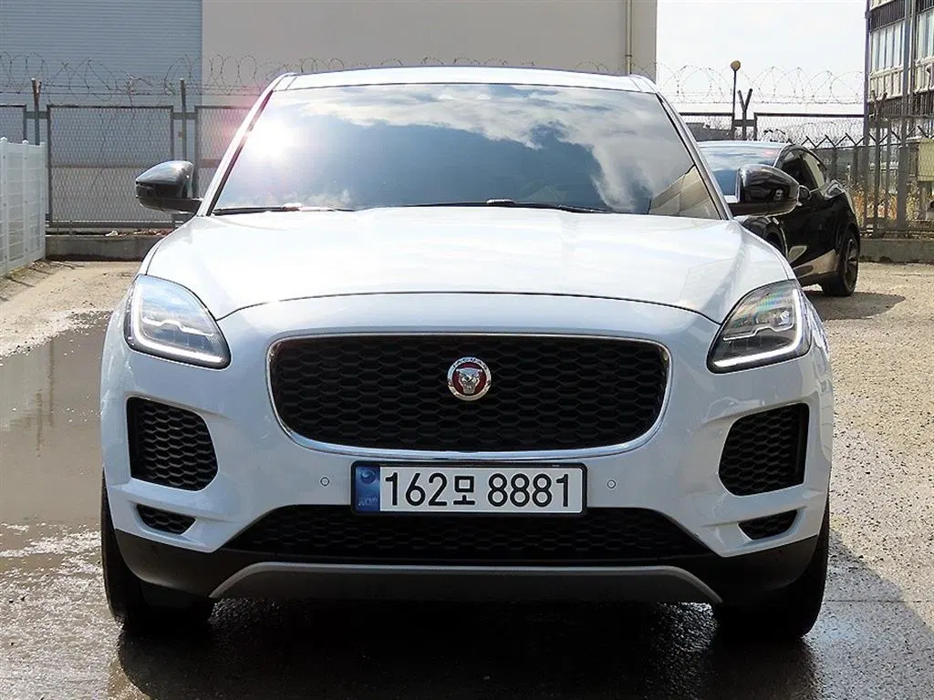 Jaguar E-PACE P250 S 2018 — photo 1 sur 26
