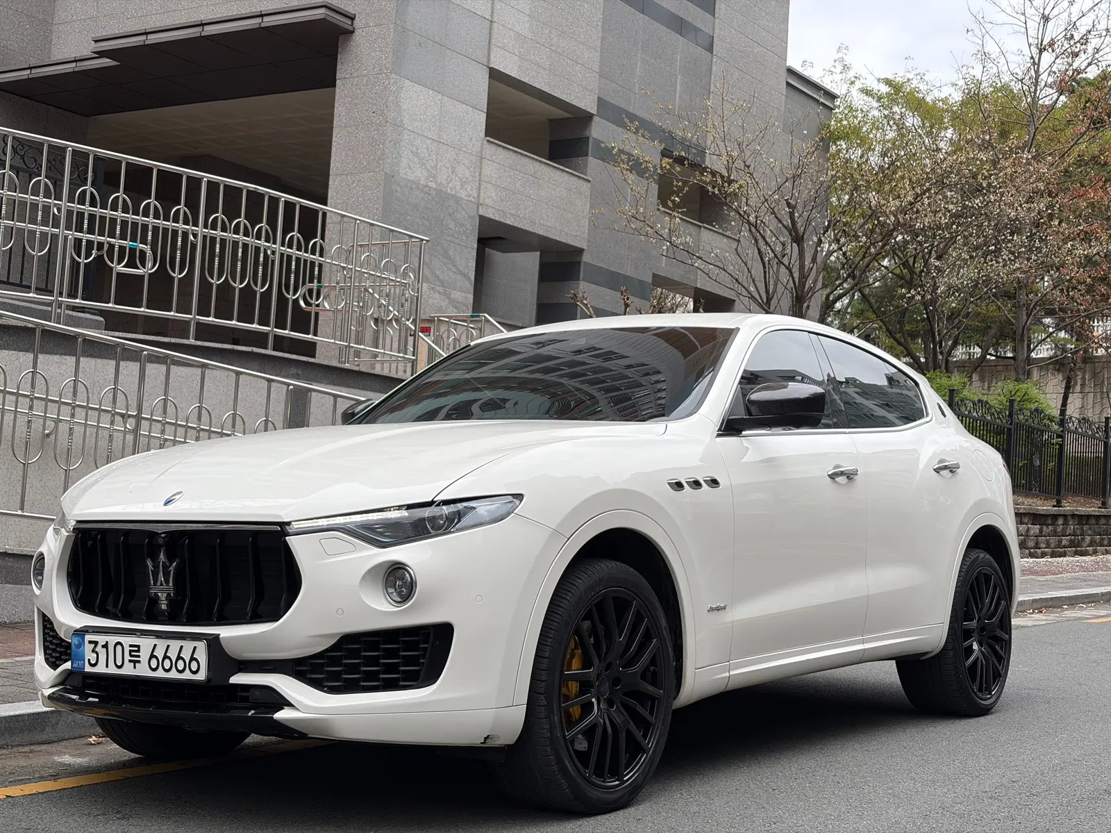 Maserati Levante 3.0 S AWD GranSport 2018 — photo 1 sur 24