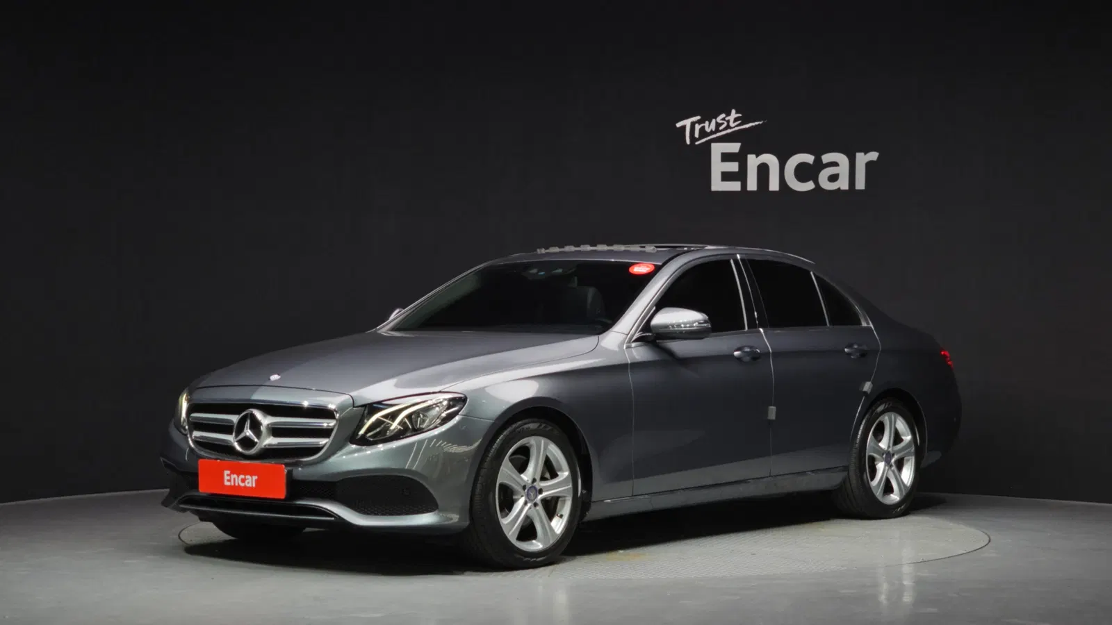 Mercedes-Benz Classe E E200 Avantgarde (W213) 2017 — photo 1 sur 20