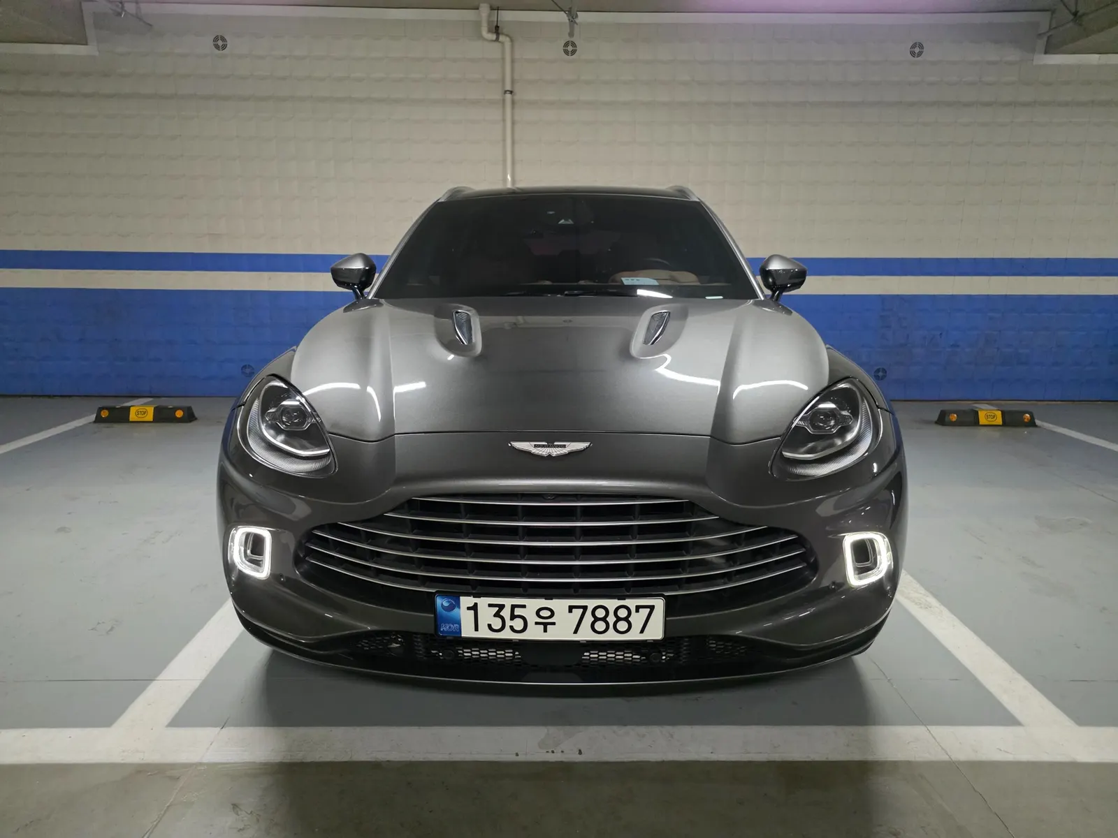 Aston Martin DBX 4.0 V8 2021 — photo 1 sur 26
