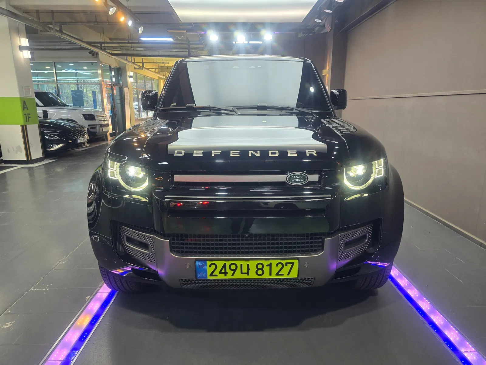 Land Rover Defender (L663) 110 P300 X-Dynamic SE 2025 — photo 1 sur 26