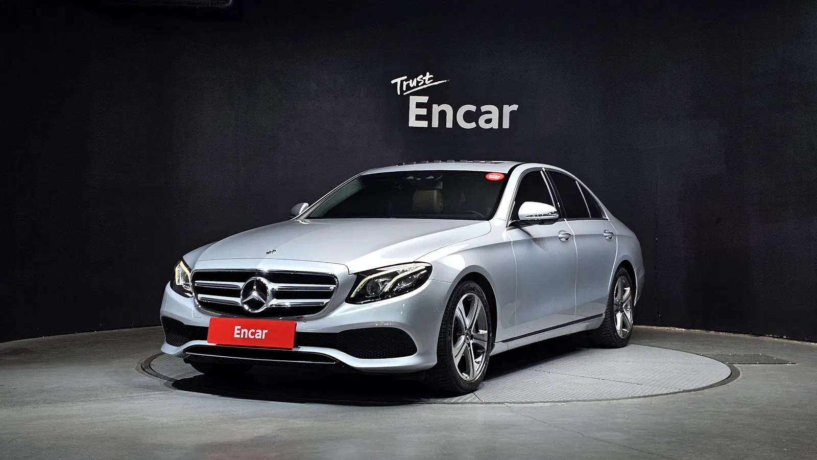 Mercedes-Benz Classe E E300 Avantgarde (W213) 2018 — photo 1 sur 8