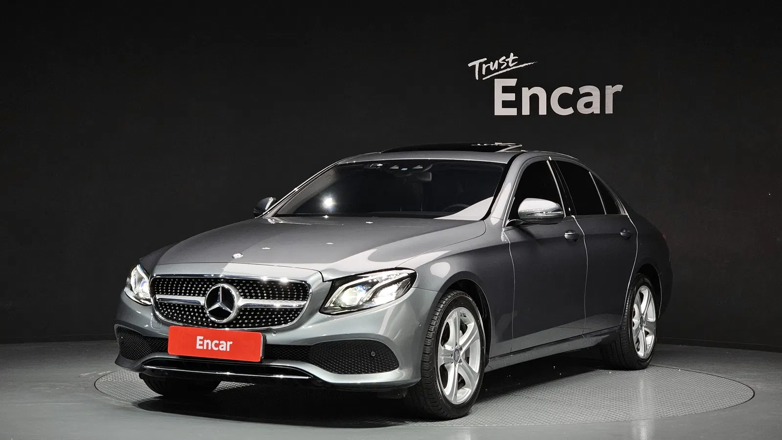 Mercedes-Benz Classe E E220d Avantgarde (W213) 2017 — photo 1 sur 20