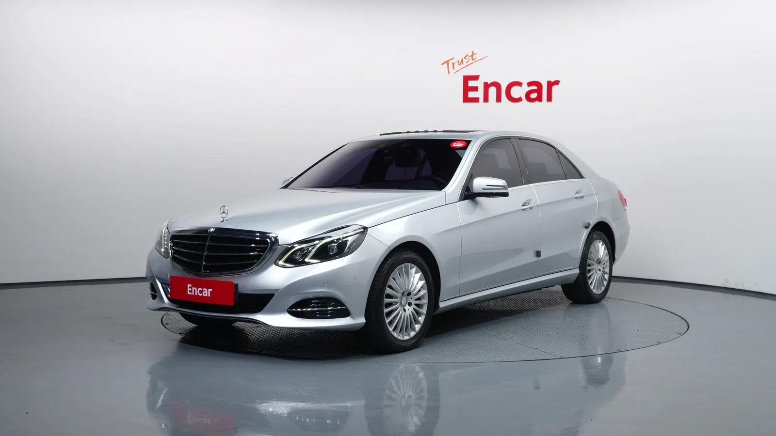 Mercedes-Benz Classe E E300 Elegance (W212) 2014 — photo 1 sur 20