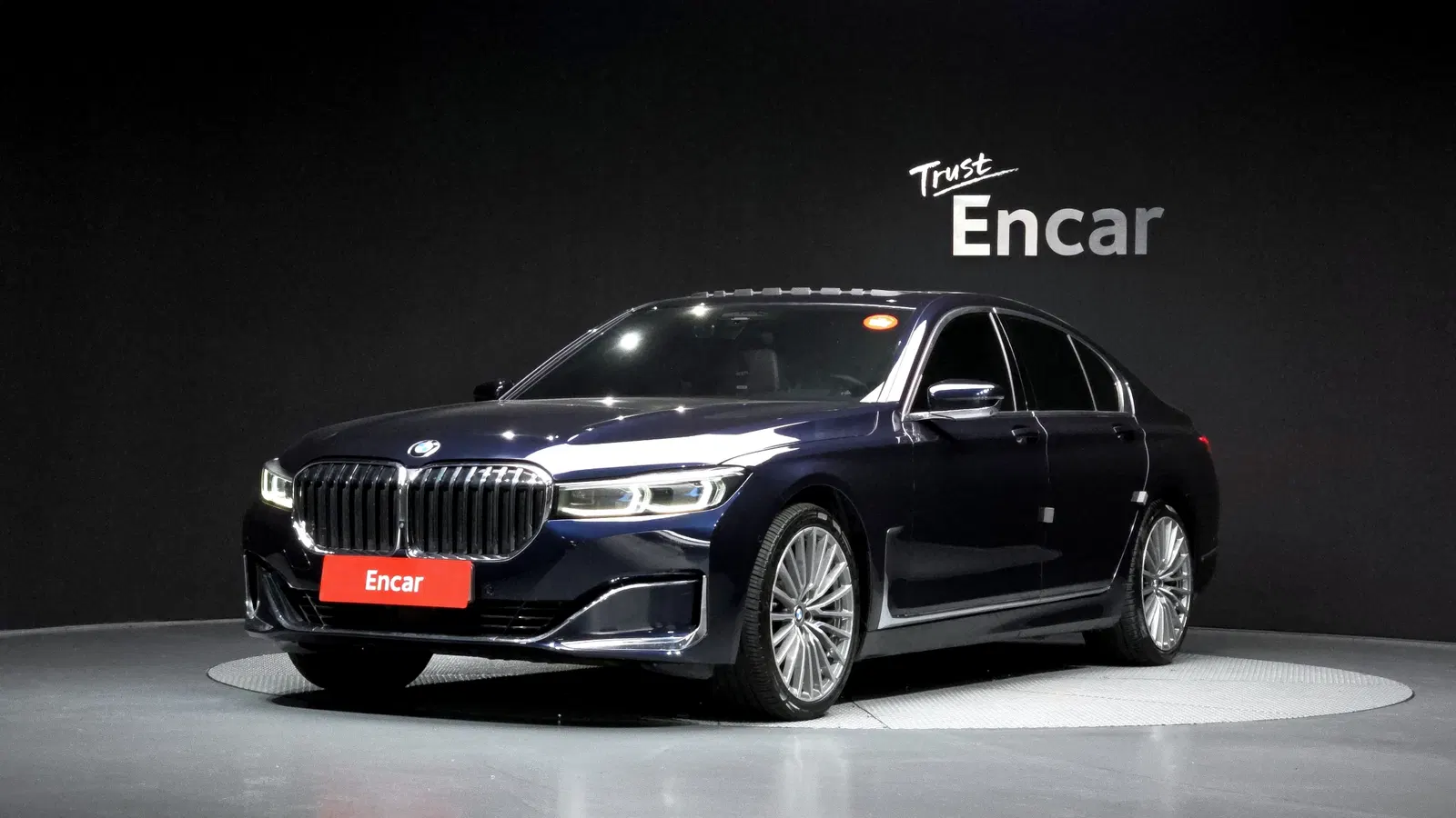 BMW Série 7 (G11) 730d xDrive Design Pure Excellence 2020 — photo 1 sur 33