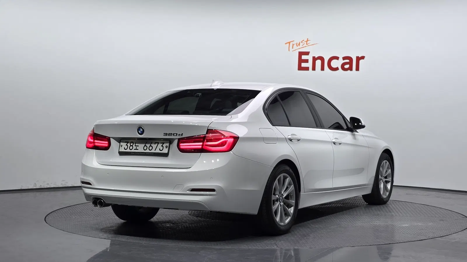 BMW Série 3 (F30) 320d 2018 — photo 1 sur 8