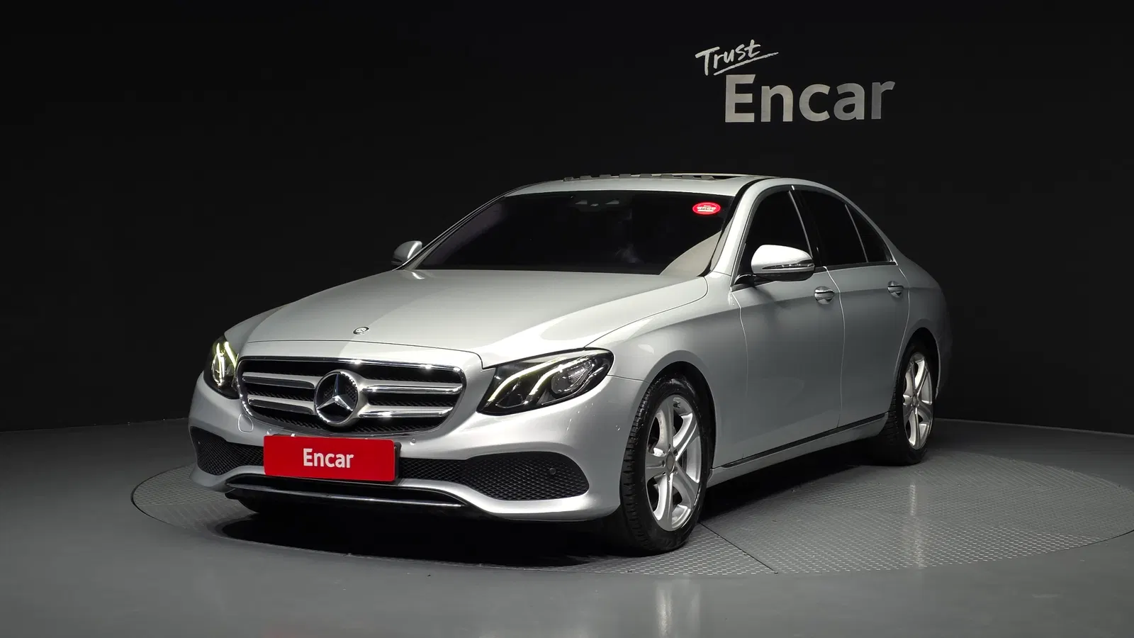 Mercedes-Benz Classe E E200 Avantgarde (W213) 2017 — photo 1 sur 20