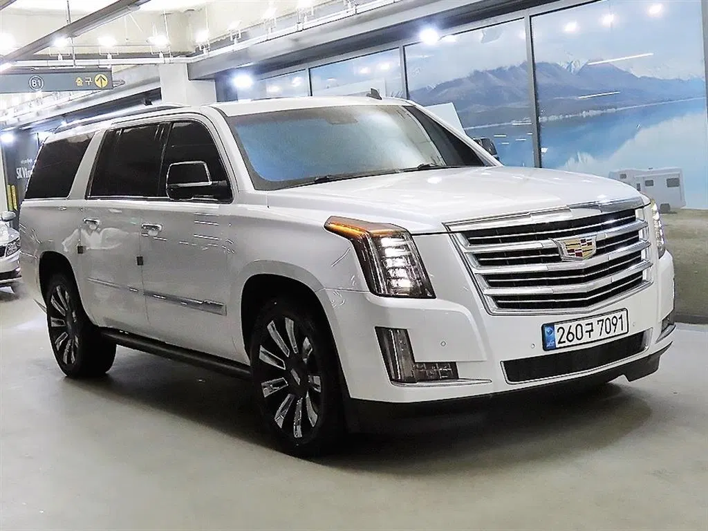 Cadillac Escalade 6.2 ESV 2016 — photo 1 sur 26