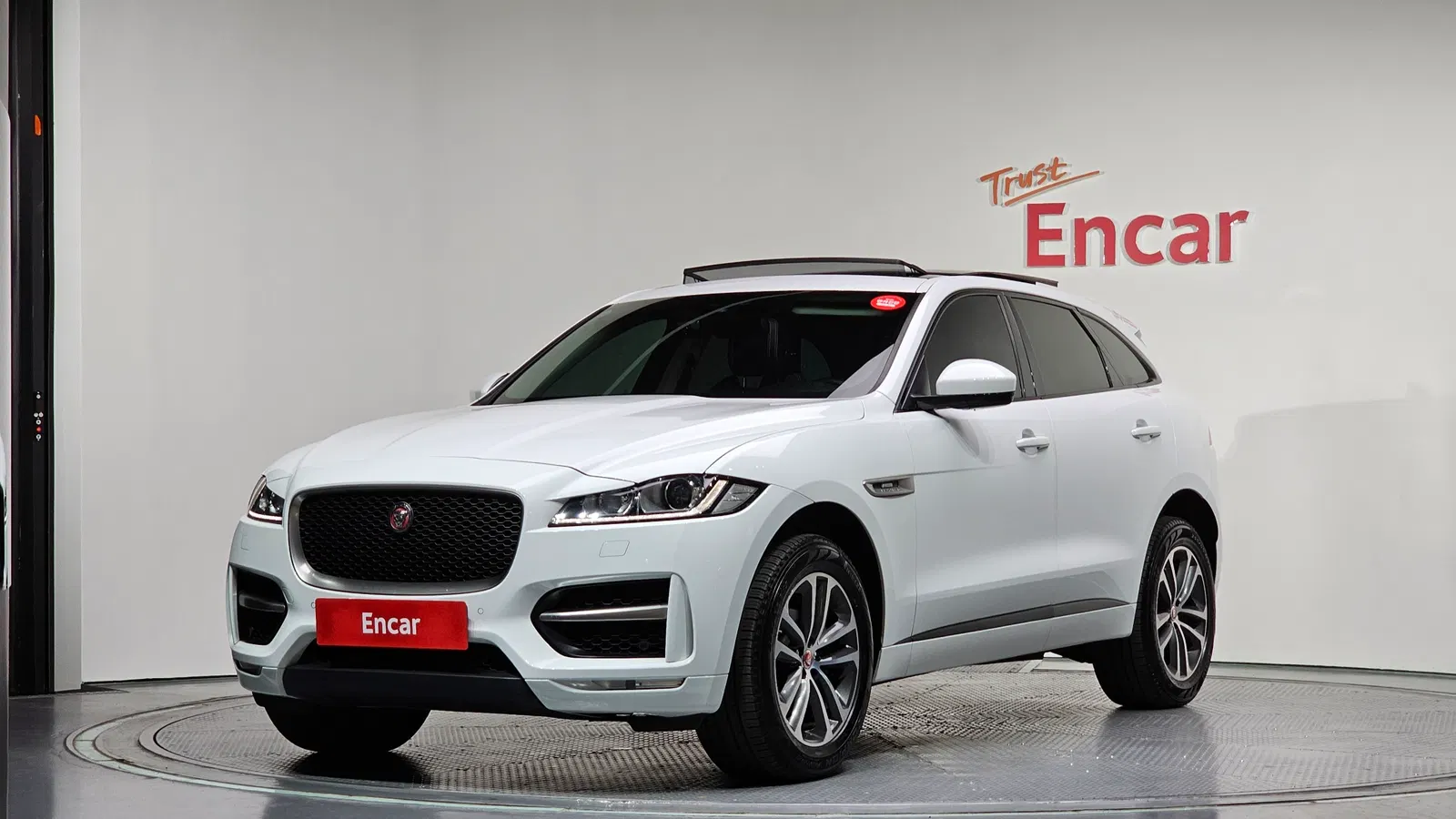 Jaguar F-PACE 20d R-Sport 2017 — photo 1 sur 26
