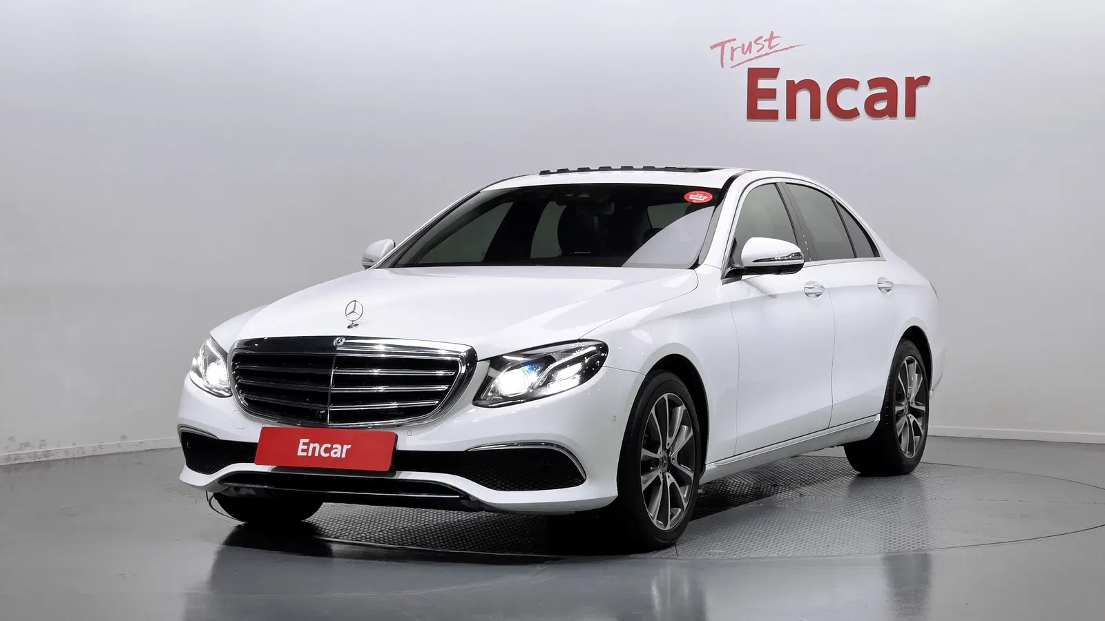 Mercedes-Benz Classe E E300 Exclusive (W213) 2018 — photo 1 sur 20