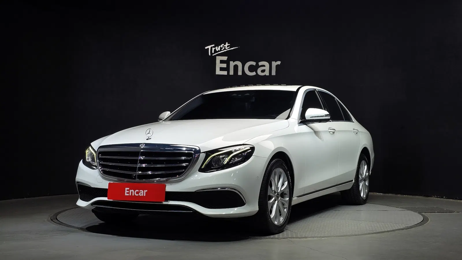 Mercedes-Benz Classe E E300 4MATIC Exclusive (W213) 2018 — photo 1 sur 20