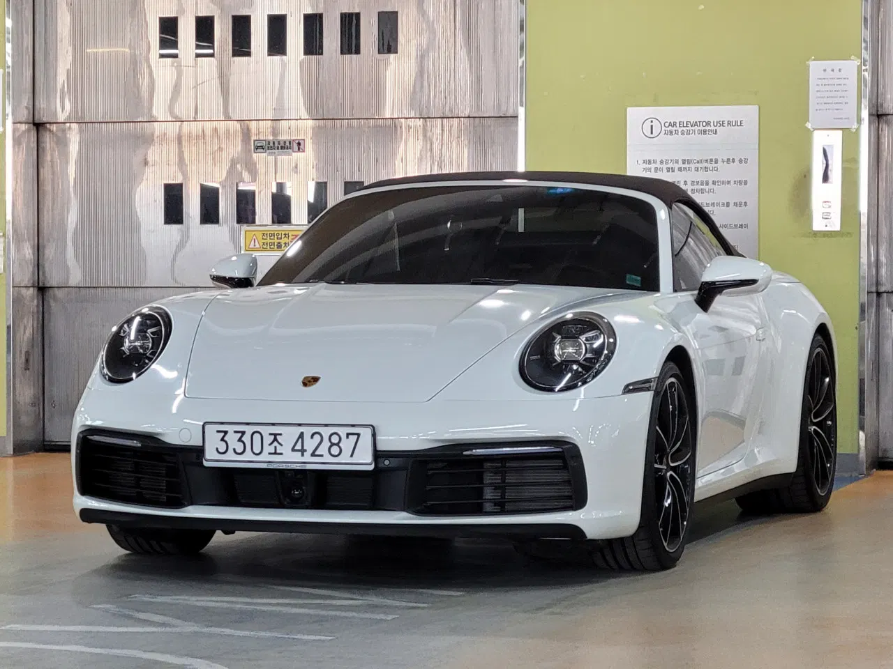 Porsche 911 (992) Carrera 4S Cabriolet 2020 — photo 1 sur 25