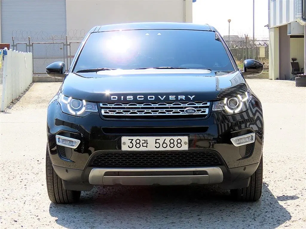 Land Rover Discovery Sport 2.0 TD4 HSE Luxury 2017 — photo 1 sur 26