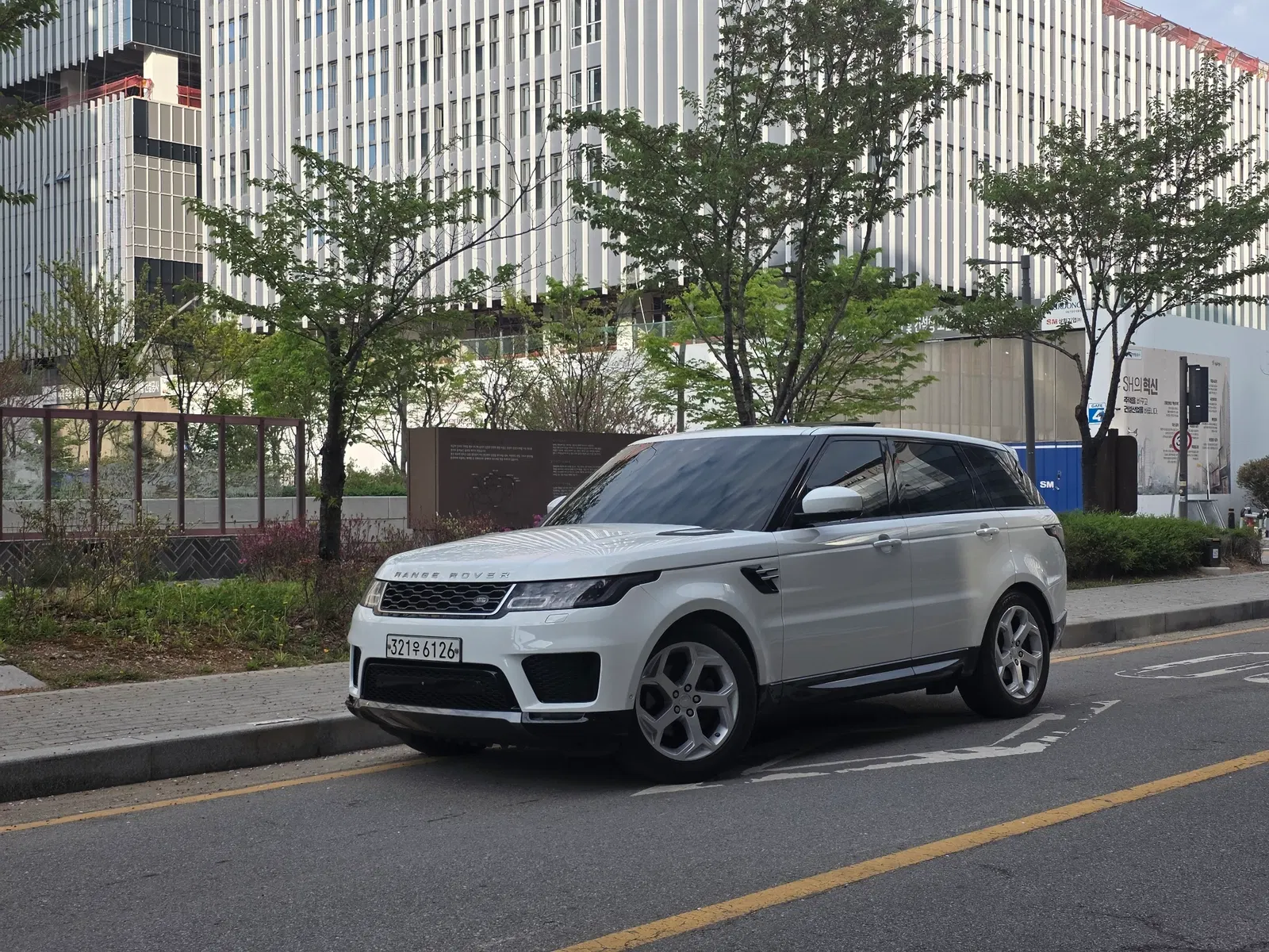 Land Rover Range Rover Sport 2e génération 3.0 SDV6 HSE 2019 — photo 1 sur 25
