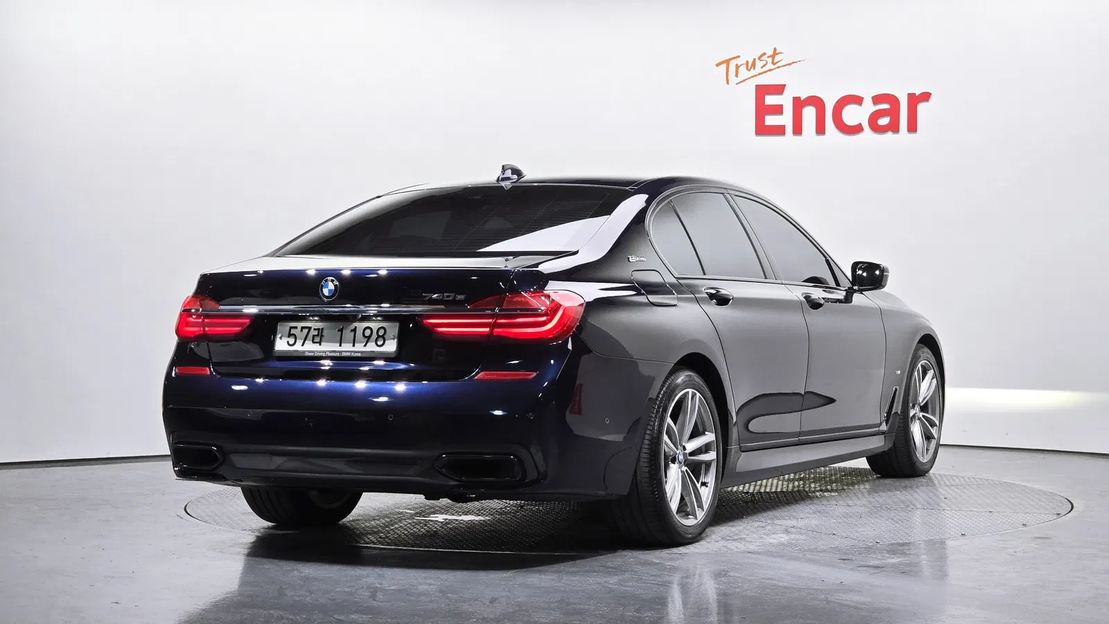 BMW Série 7 (G11) 740e iPerformance M Sport 2017 — photo 1 sur 30