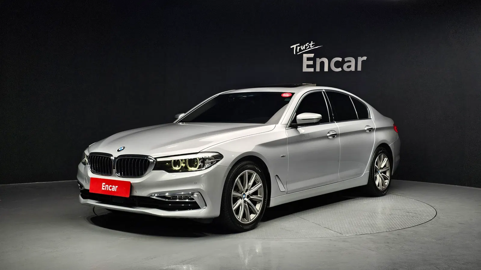 BMW Série 5 (G30) 520i Luxury 2018 — photo 1 sur 31