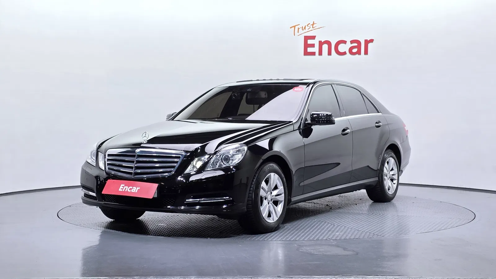 Mercedes-Benz Classe E E200 CGI (W212) 2013 — photo 1 sur 20