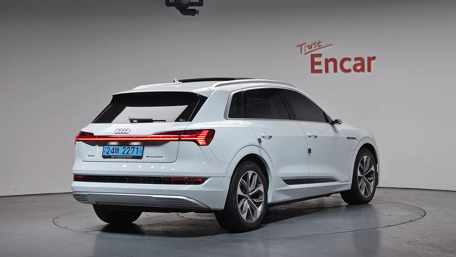 Audi e-tron 55 Quattro 2020 — photo 1 sur 33