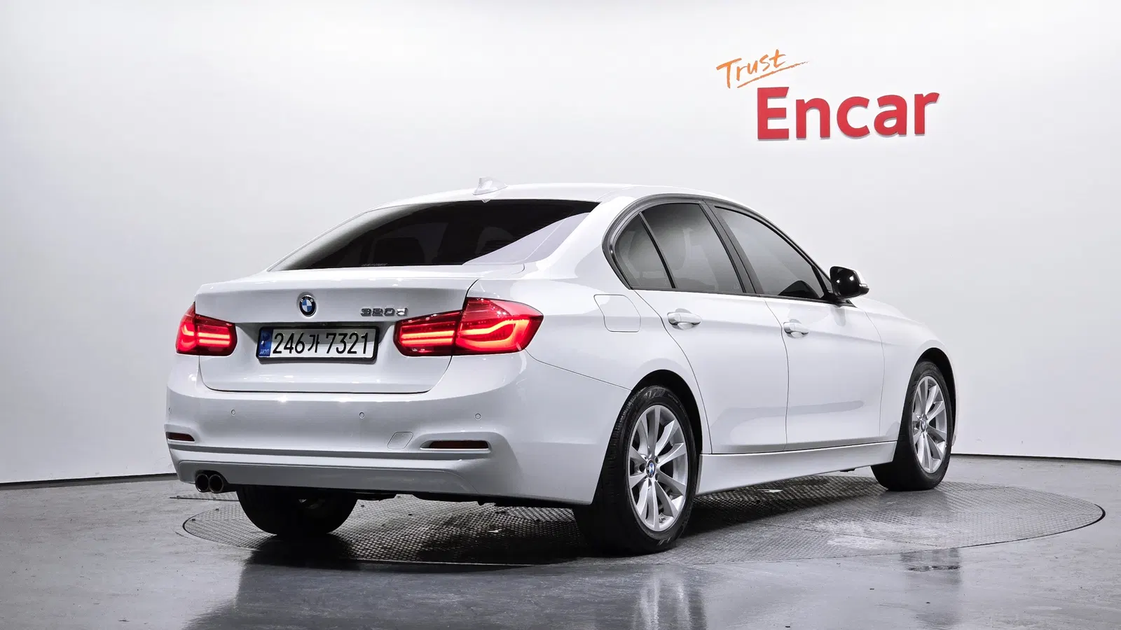 BMW Série 3 (F30) 320d 2018 — photo 1 sur 32