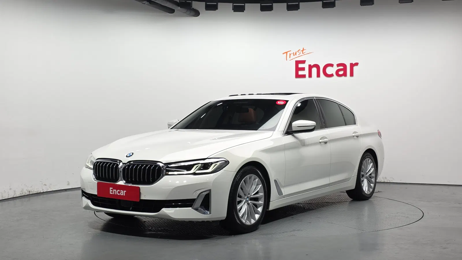 BMW Série 5 (G30) 520i Luxury 2021 — photo 1 sur 40