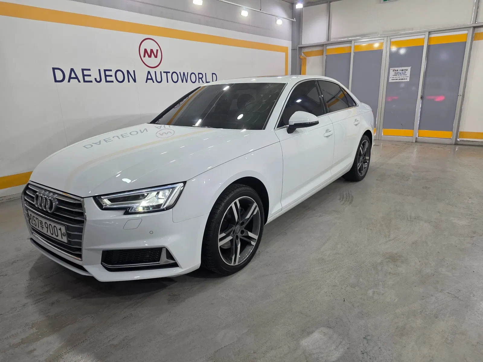 Audi A4 (B9) 40 TFSI Premium 2019 — photo 1 sur 26