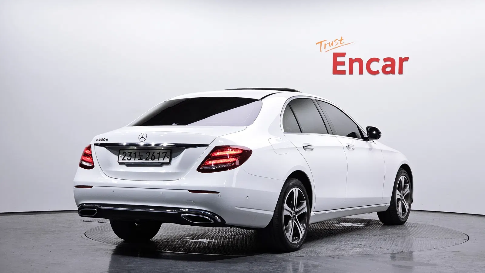 Mercedes-Benz Classe E E220d Avantgarde (W213) 2019 — photo 1 sur 31