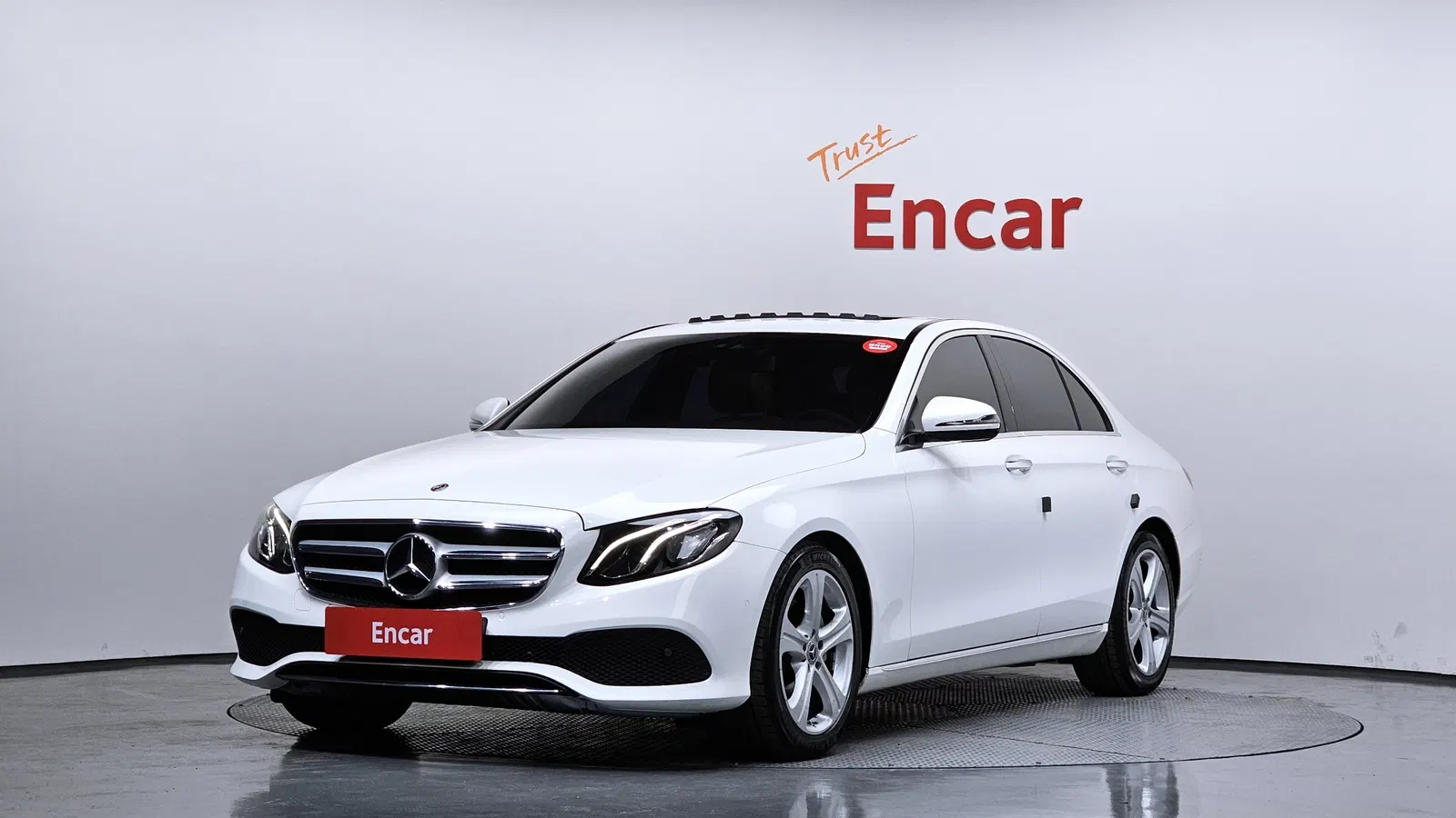 Mercedes-Benz Classe E E200 Avantgarde (W213) 2017 — photo 1 sur 31