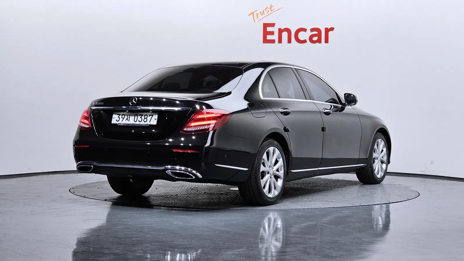 Mercedes-Benz Classe E E220d Exclusive (W213) 2017 — photo 1 sur 31