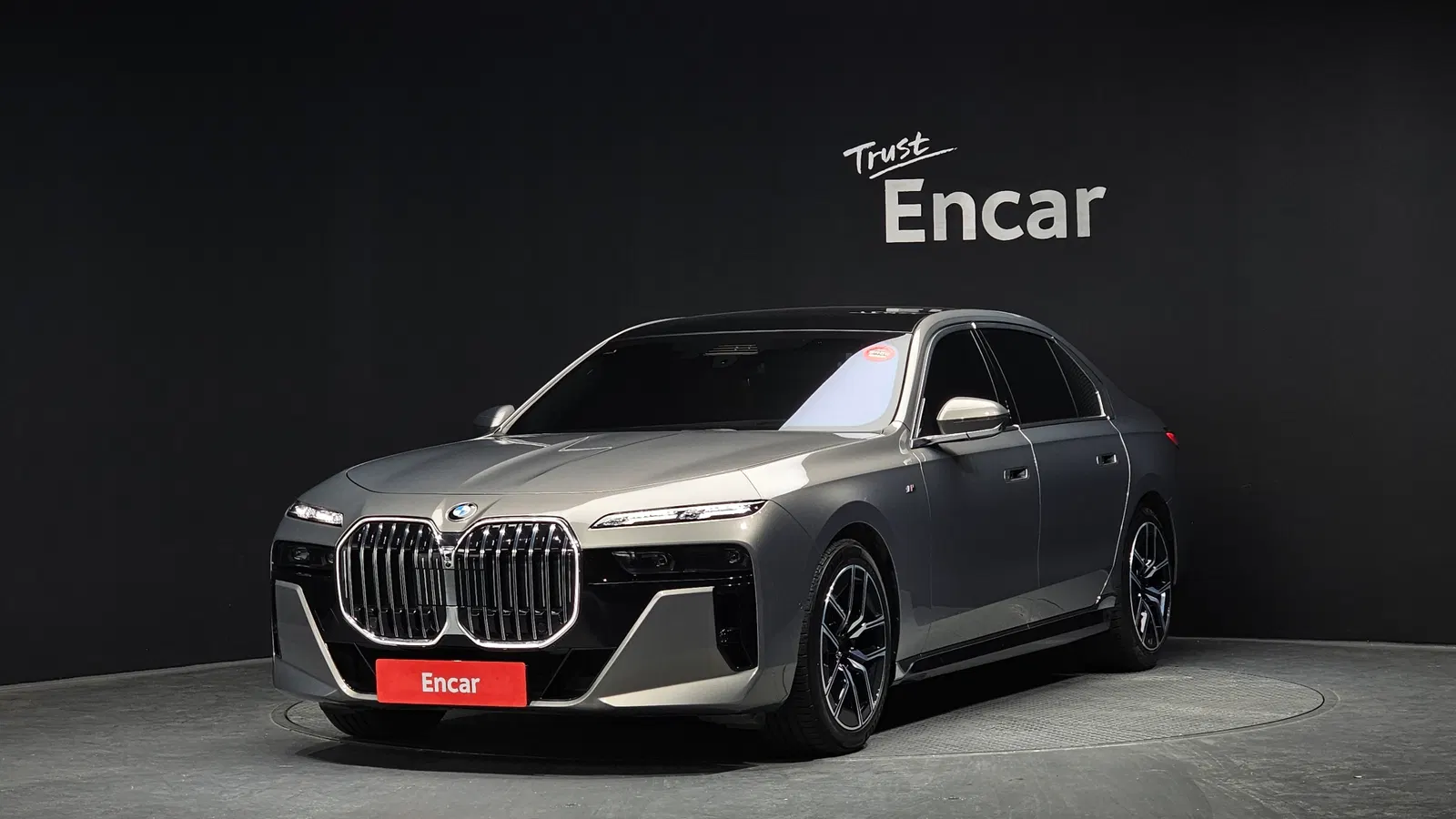 BMW Série 7 (G70) 740i xDrive M Sport 2024 — photo 1 sur 43