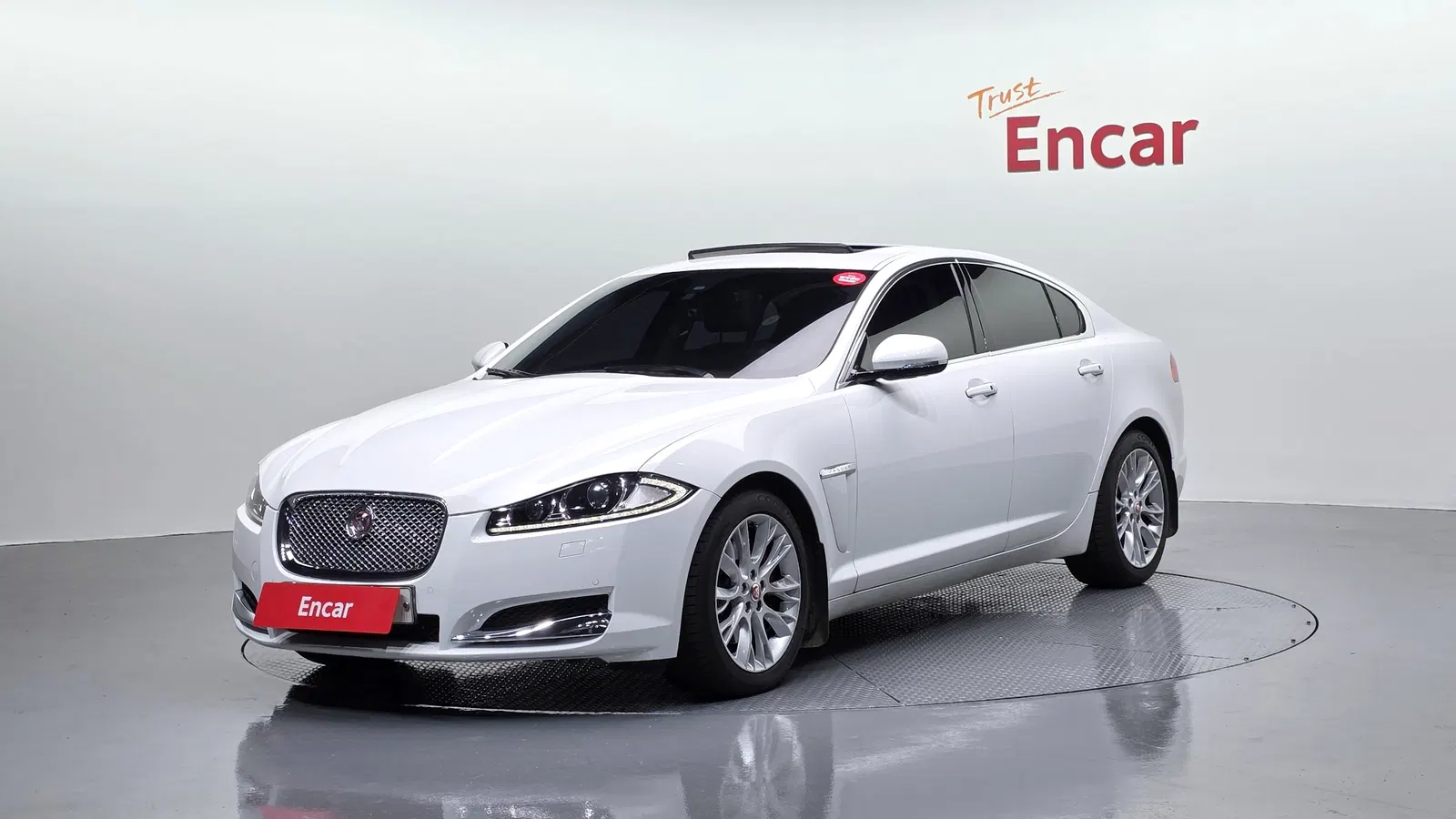Jaguar New XF 3.0D Luxury 2014 — photo 1 sur 20