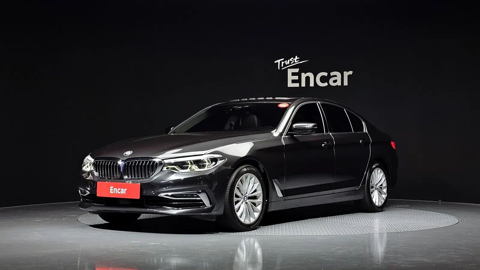 BMW Série 5 (G30) 530i xDrive Luxury Plus 2019 — photo 1 sur 20