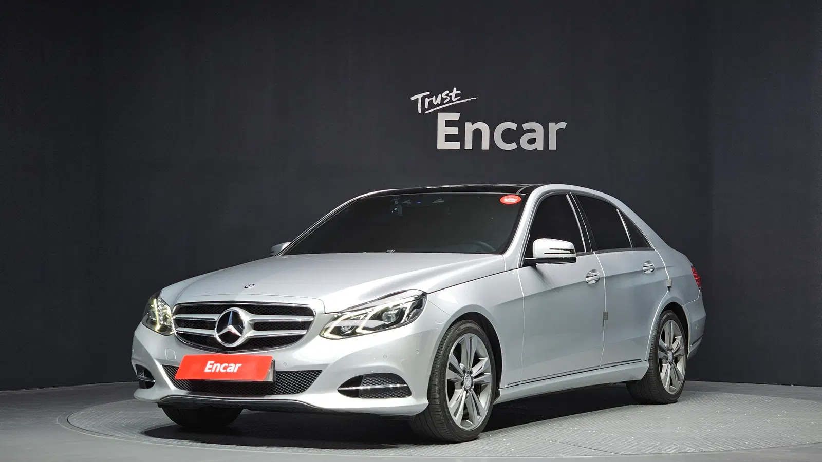 Mercedes-Benz Classe E E300 Avantgarde (W212) 2014 — photo 1 sur 20