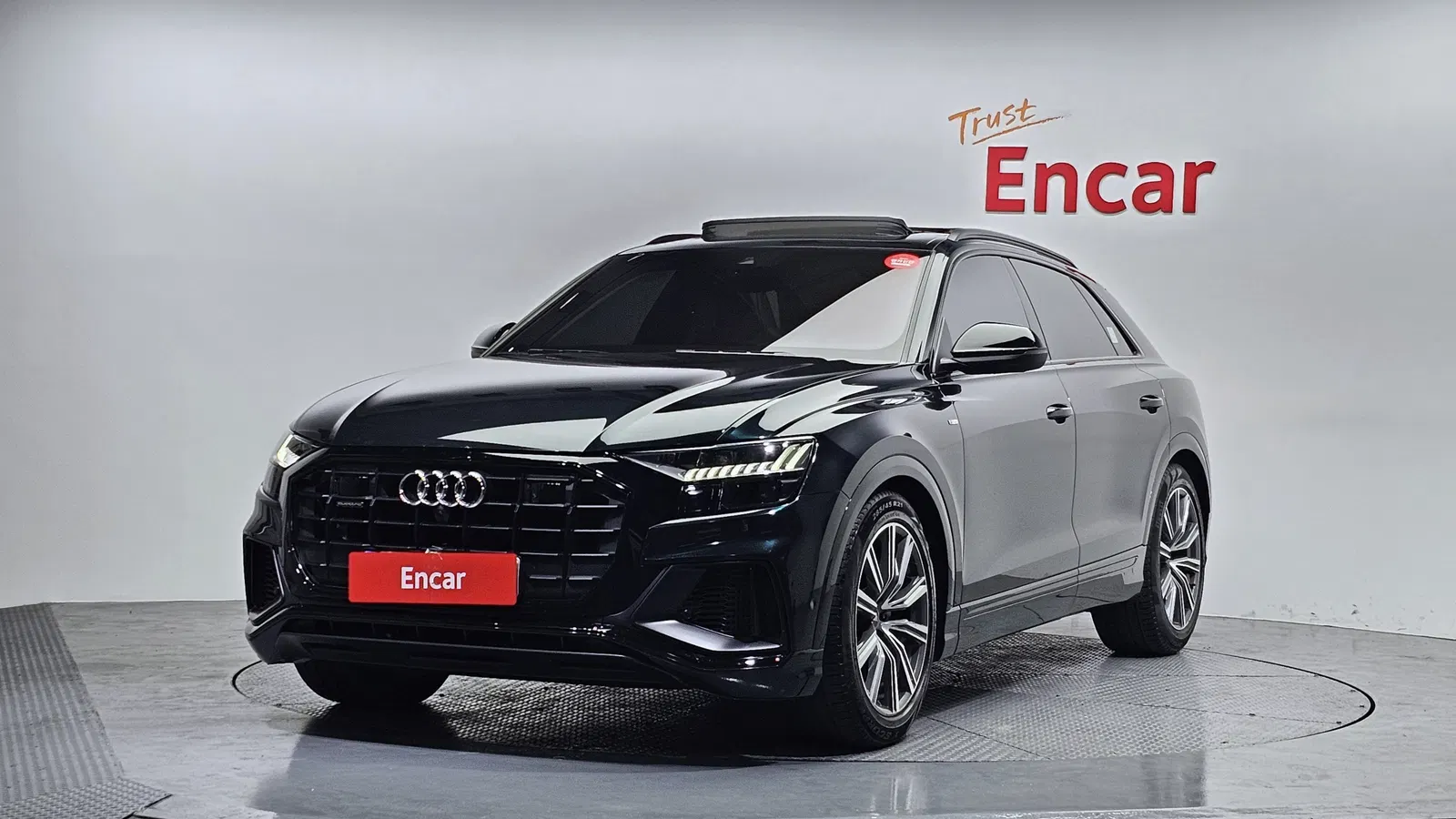 Audi Q8 (4M) 55 TFSI Quattro Premium 2021 — photo 1 sur 26
