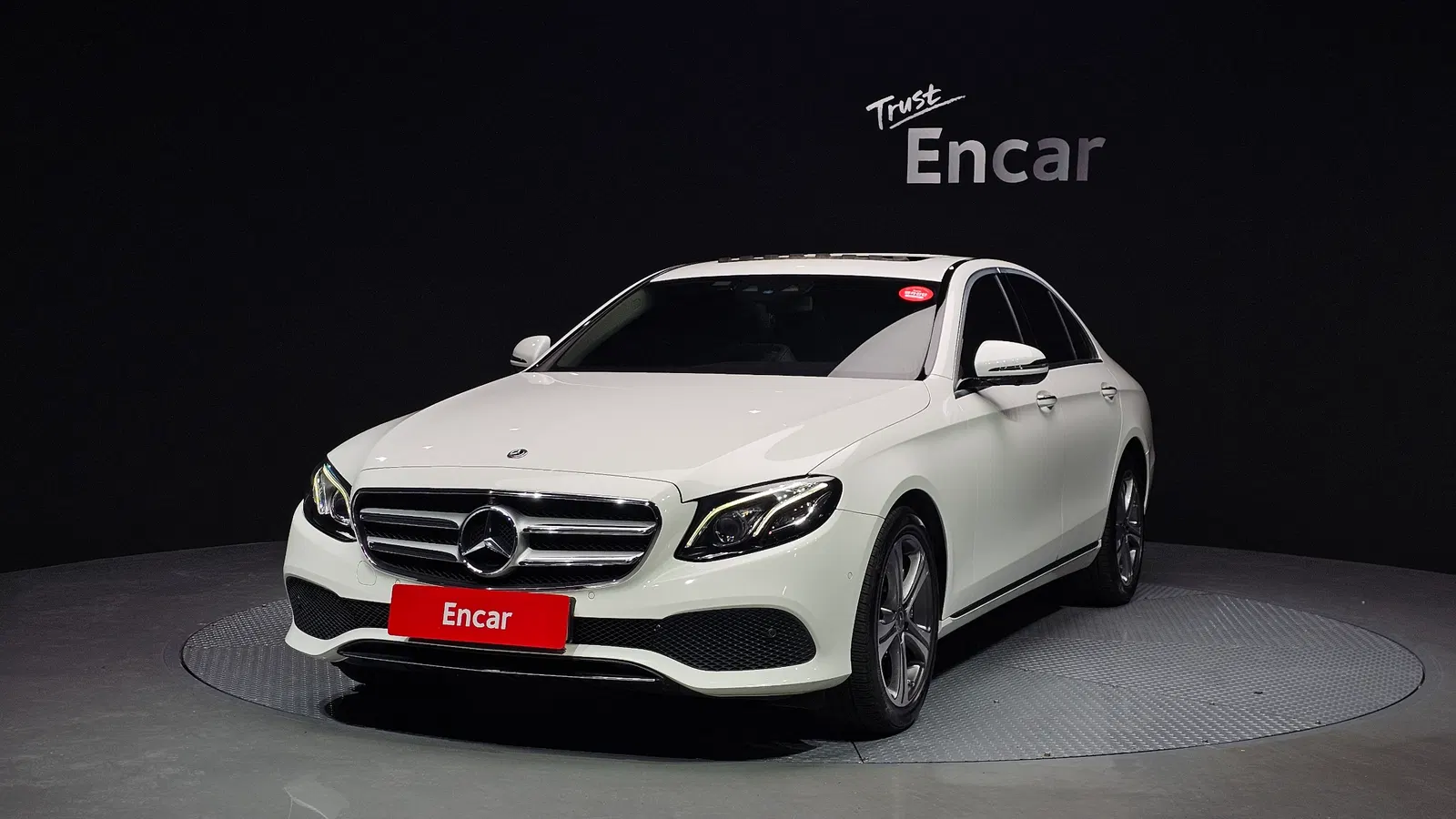 Mercedes-Benz Classe E E300 4MATIC Avantgarde (W213) 2018 — photo 1 sur 20