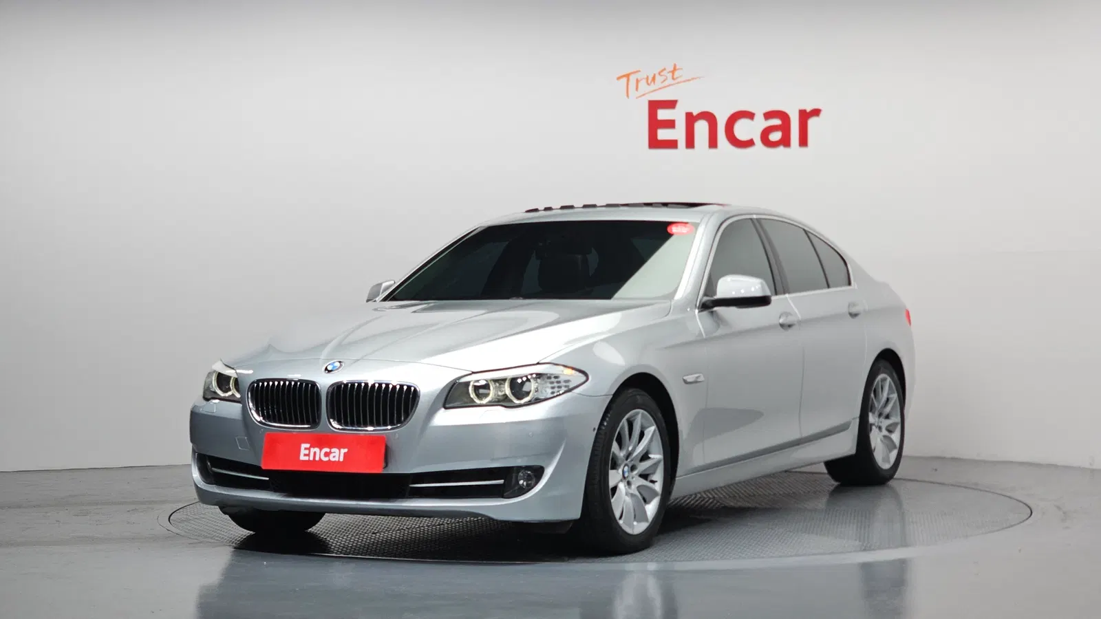BMW Série 5 (F10) 528i xDrive 2013 — photo 1 sur 20