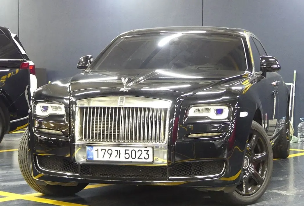 Rolls-Royce Ghost 6.6 EWB V12 2016 — photo 1 sur 26