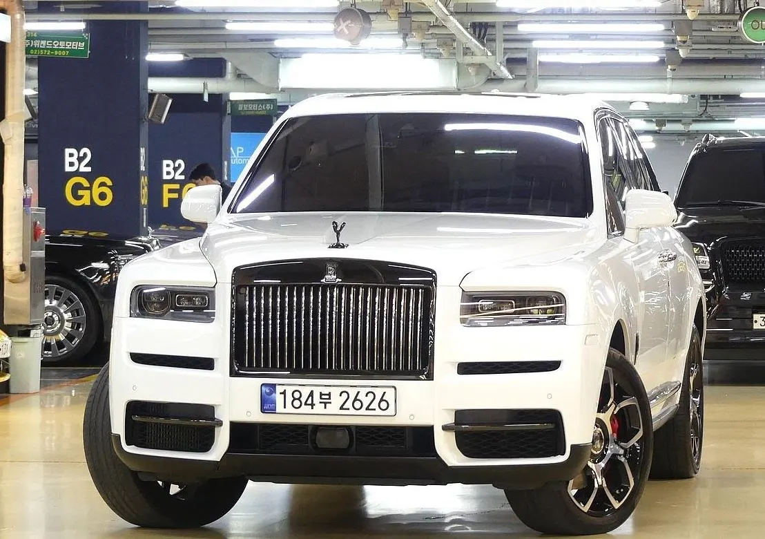 Rolls-Royce Cullinan 6.7 V12 Black Badge 2023 — photo 1 sur 26