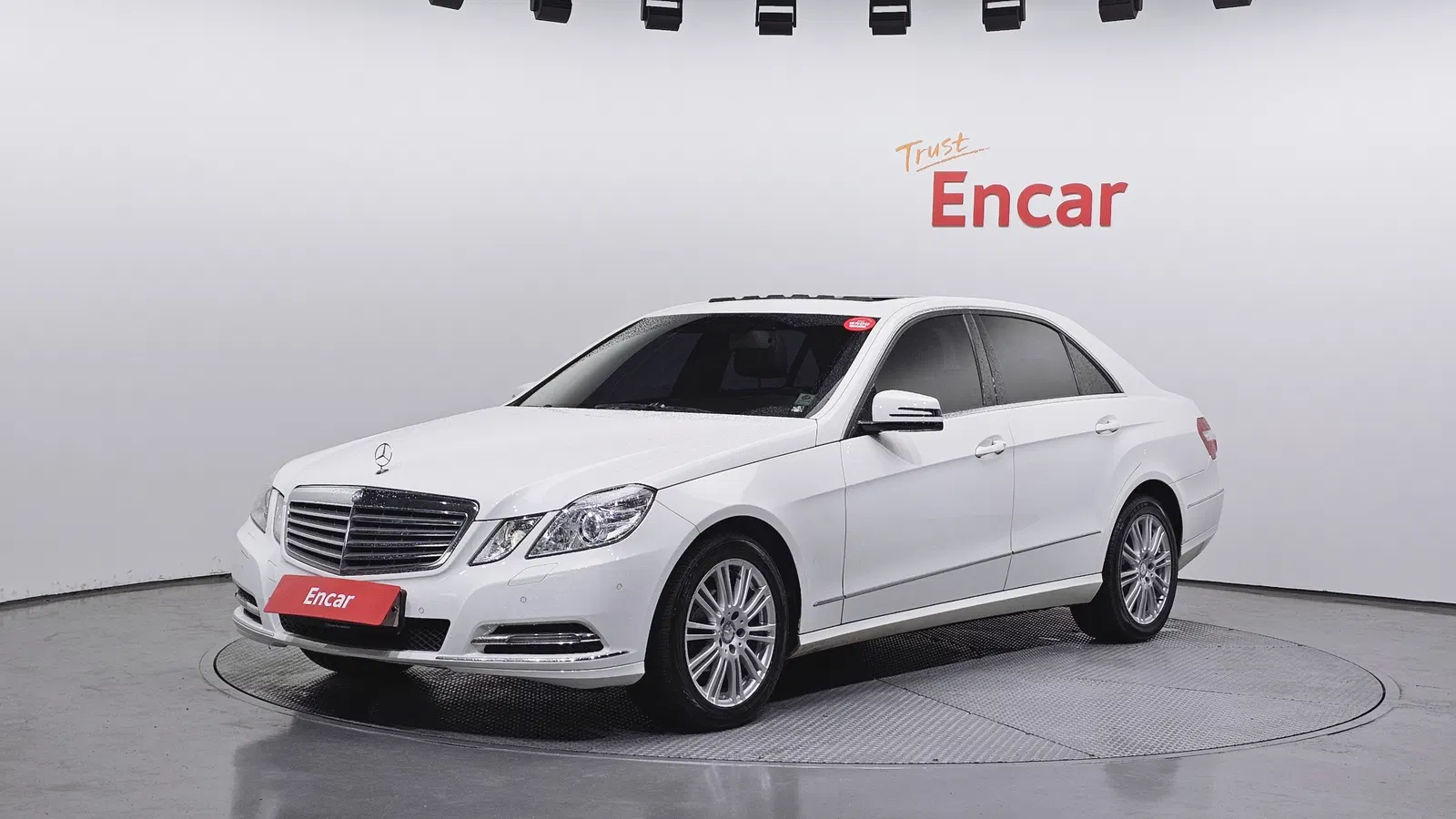 Mercedes-Benz Classe E E300 Elegance (W212) 2011 — photo 1 sur 20