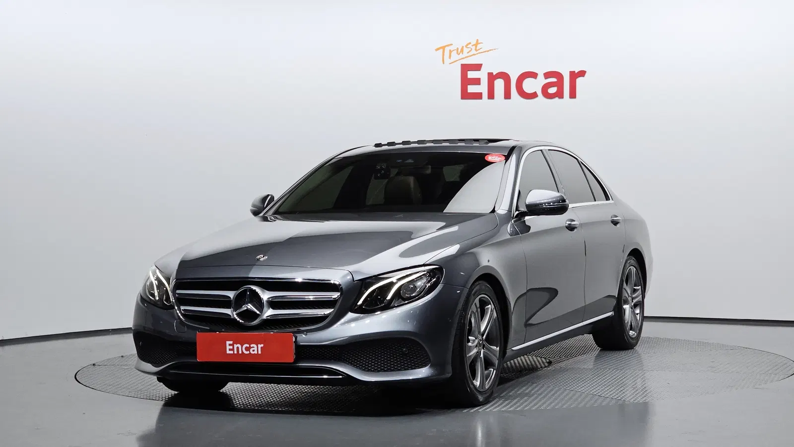 Mercedes-Benz Classe E E200 Avantgarde (W213) 2018 — photo 1 sur 30