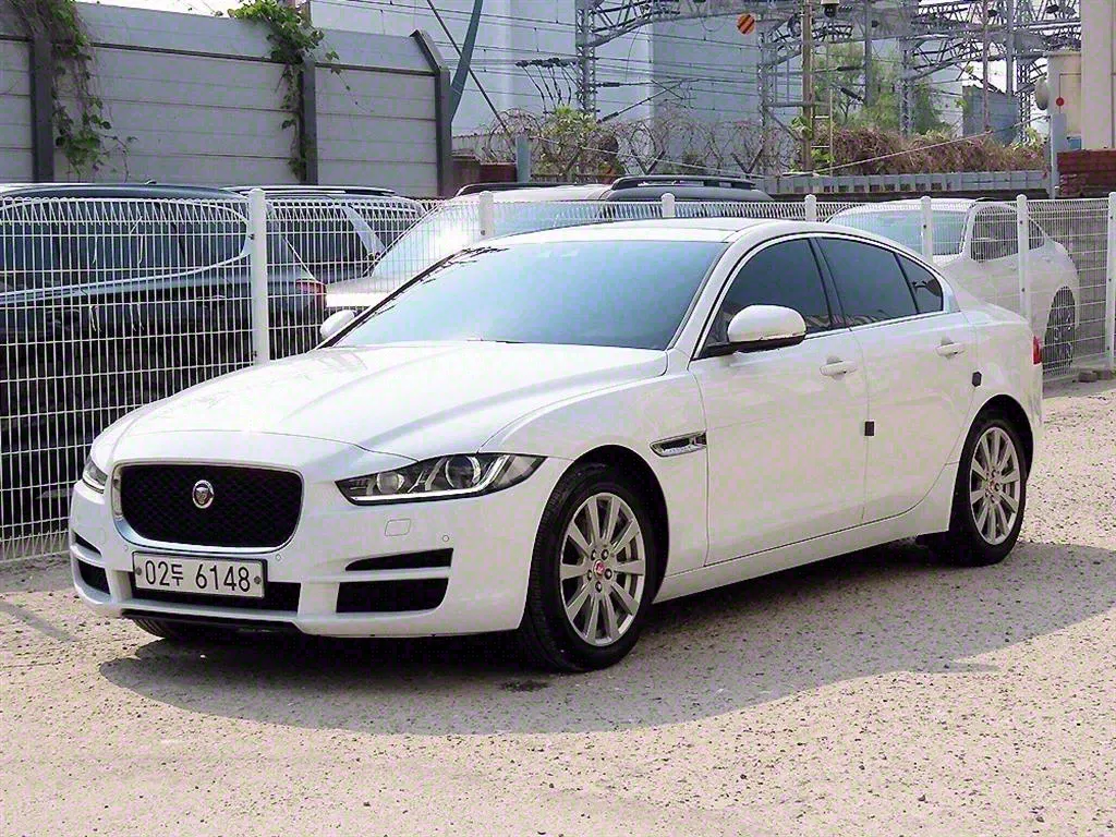 Jaguar XE 20d Prestige AWD 2017 — photo 1 sur 26