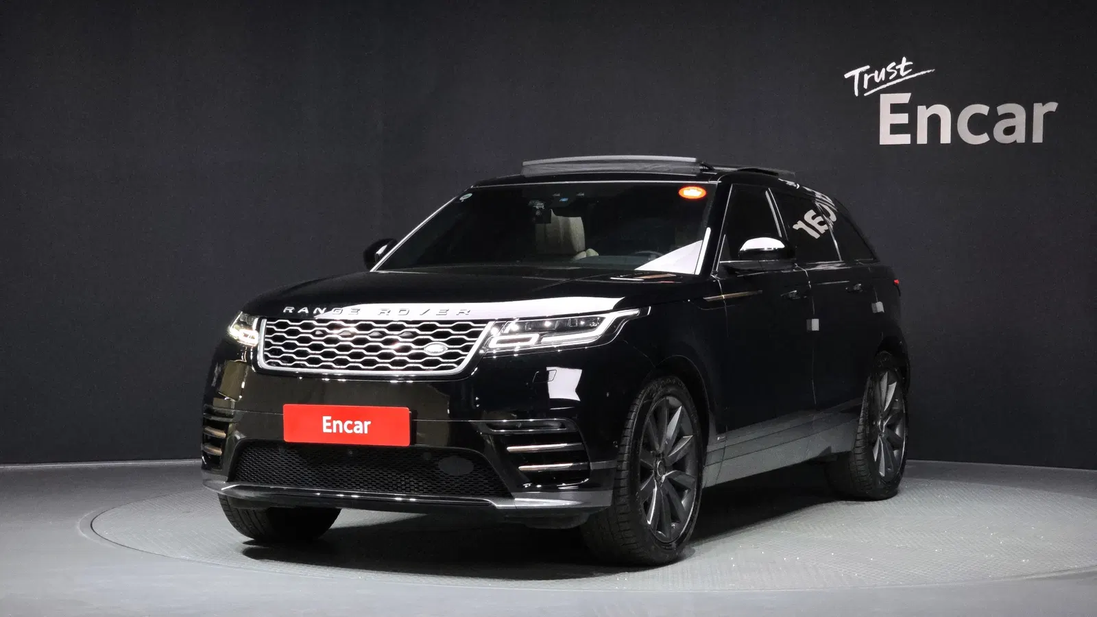 Land Rover Range Rover Velar 3.0 D300 R-Dynamic HSE 2018 — photo 1 sur 33