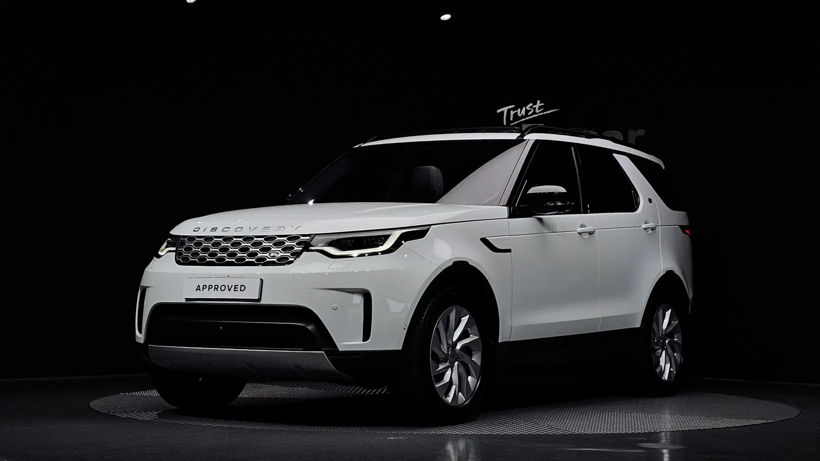 Land Rover Discovery 5 2.0 P300 S 2025 — photo 1 sur 20