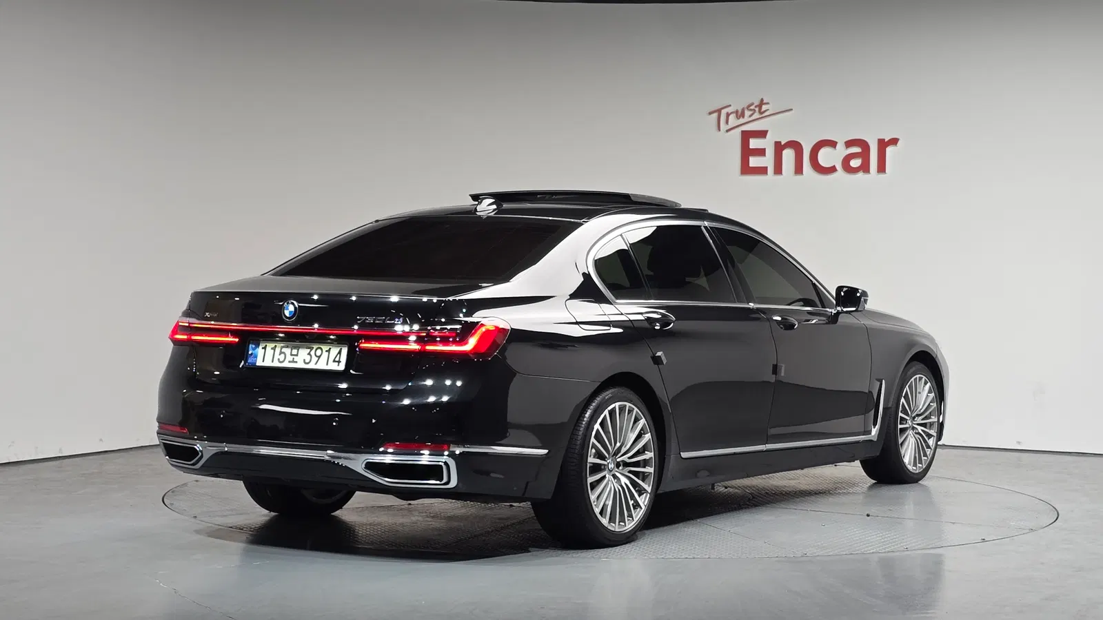 BMW Série 7 (G11) 730Ld xDrive Design Pure Excellence 2020 — photo 1 sur 36