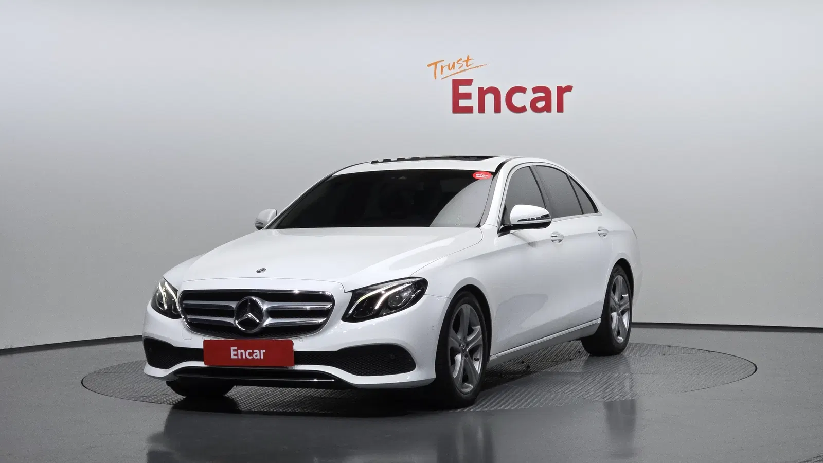 Mercedes-Benz Classe E E200 Avantgarde (W213) 2018 — photo 1 sur 30