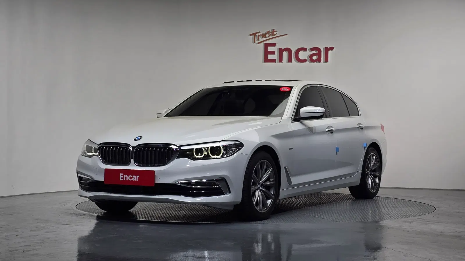 BMW Série 5 (G30) 520i Luxury 2018 — photo 1 sur 34