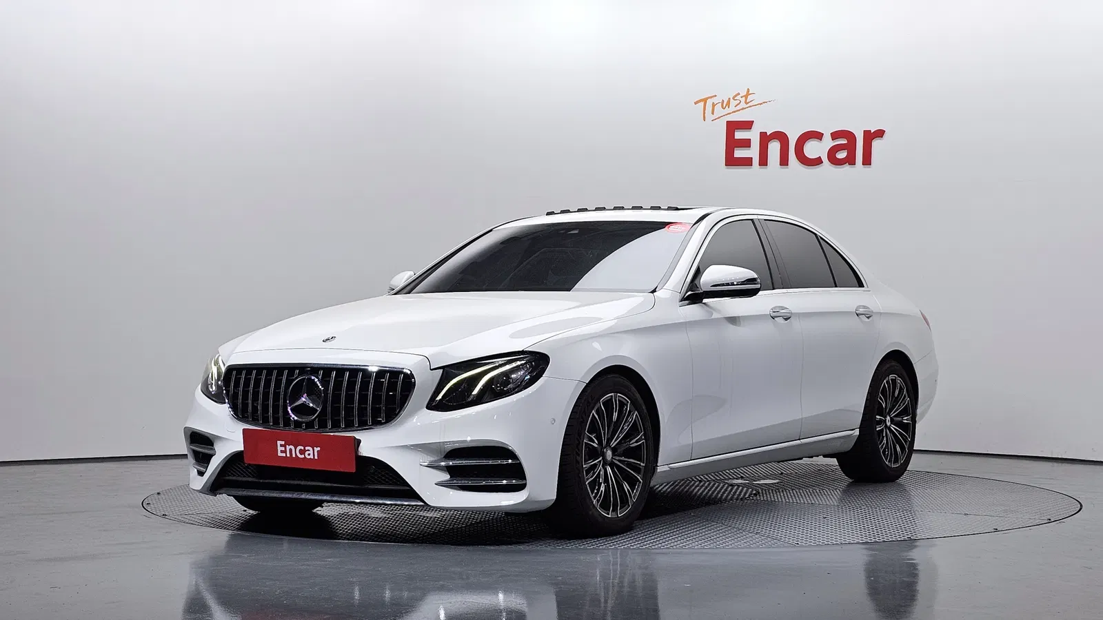 Mercedes-Benz Classe E E200 Avantgarde (W213) 2018 — photo 1 sur 30
