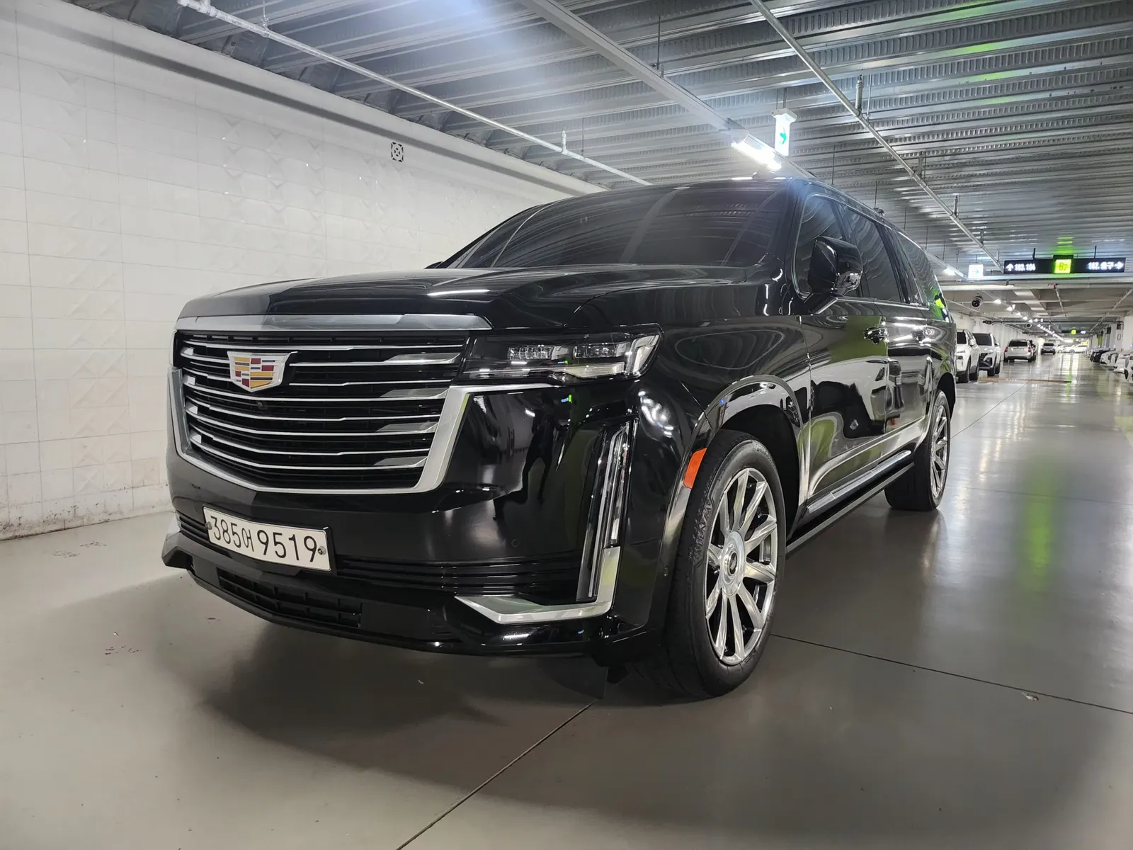 Cadillac Escalade 5e génération 6.2 ESV 2021 — photo 1 sur 26