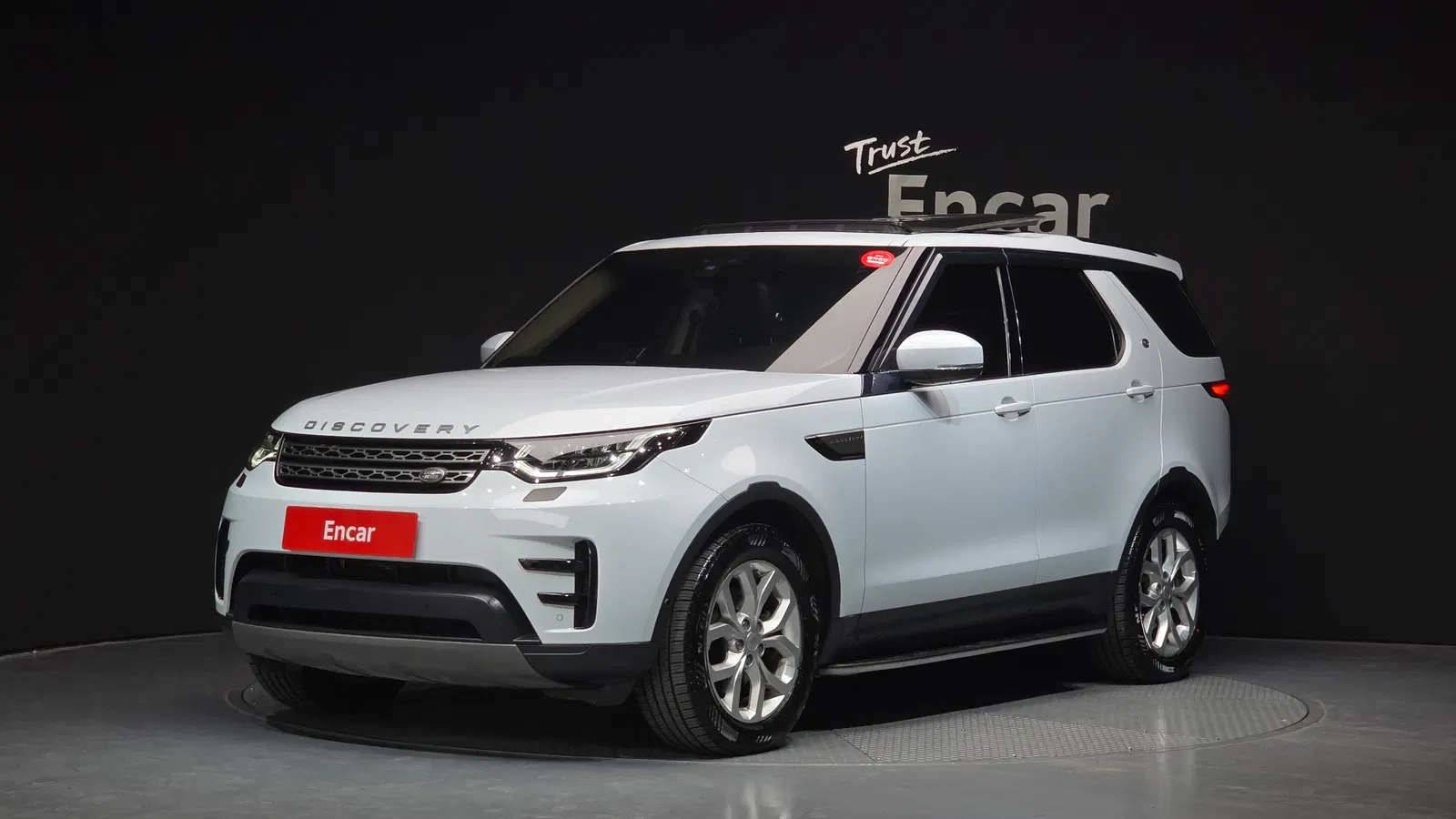 Land Rover Discovery 5 2.0 SD4 SE 2019 — photo 1 sur 20