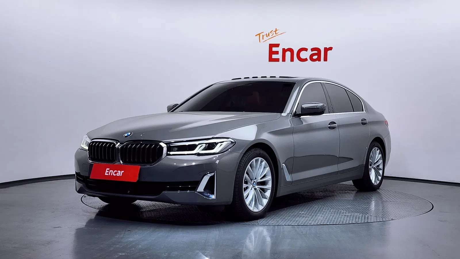 BMW Série 5 (G30) 520i Luxury 2022 — photo 1 sur 20